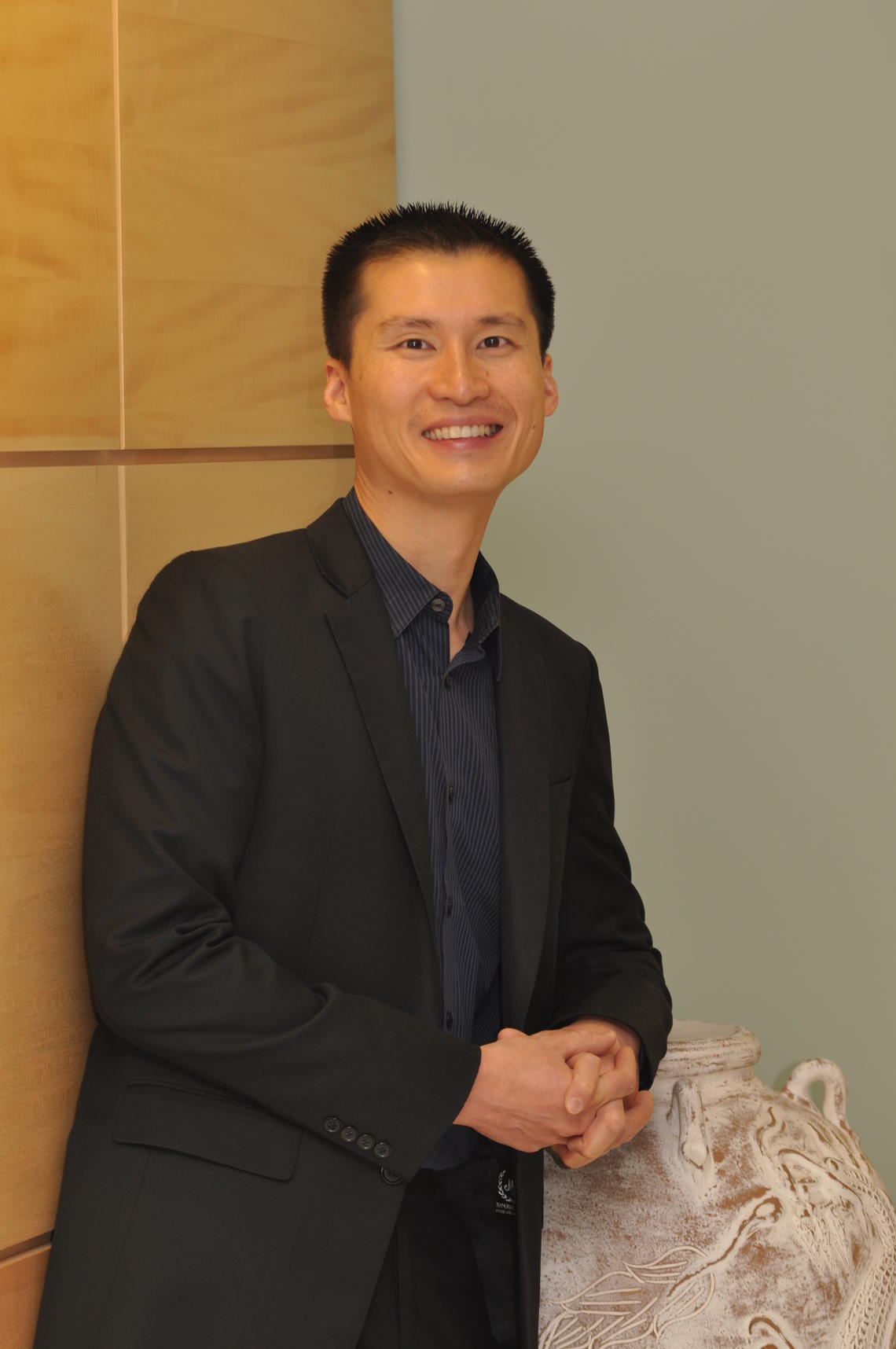 Dr. Daniel Heng is a clinical associate professor in the Department of Oncology at the Cumming School of Medicine.