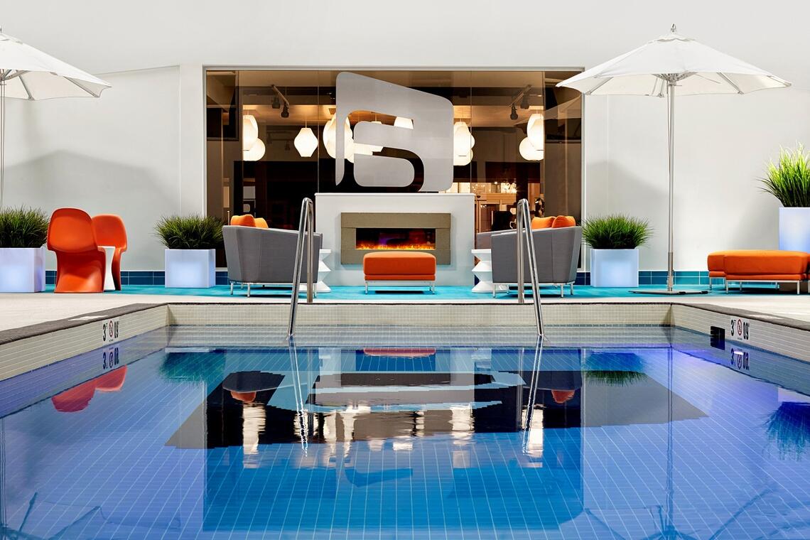 Aloft - pool