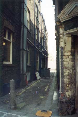 alley