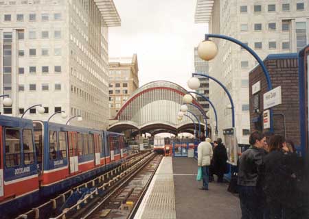 dlr_line_canarywharf