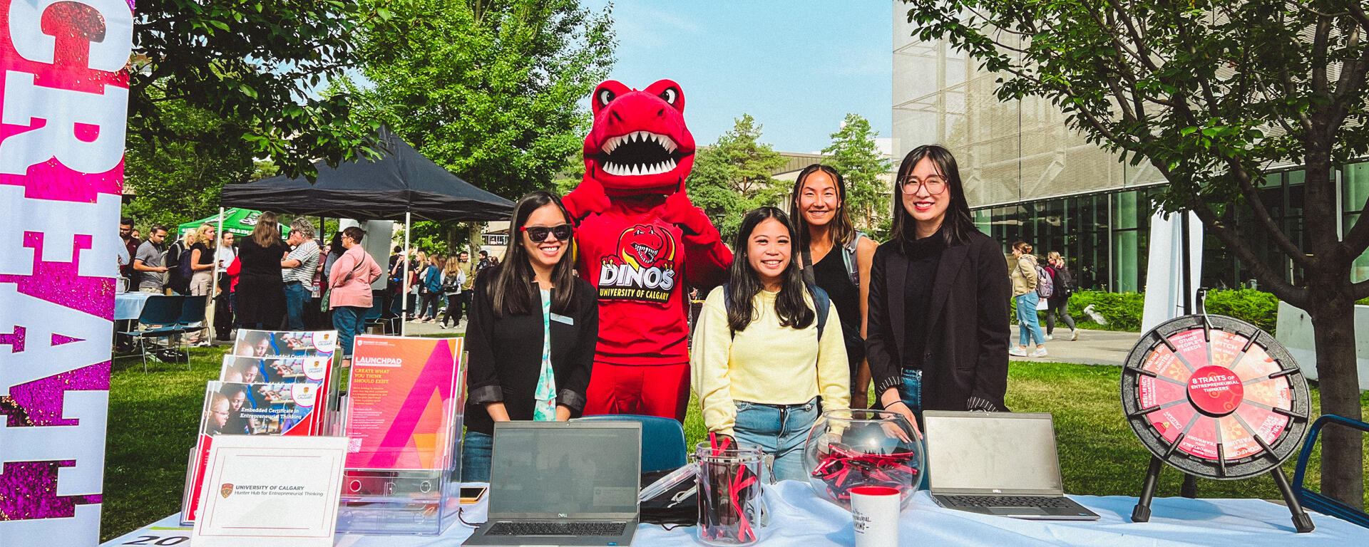 Students at the Hunter Hub table during New Student Orientation
