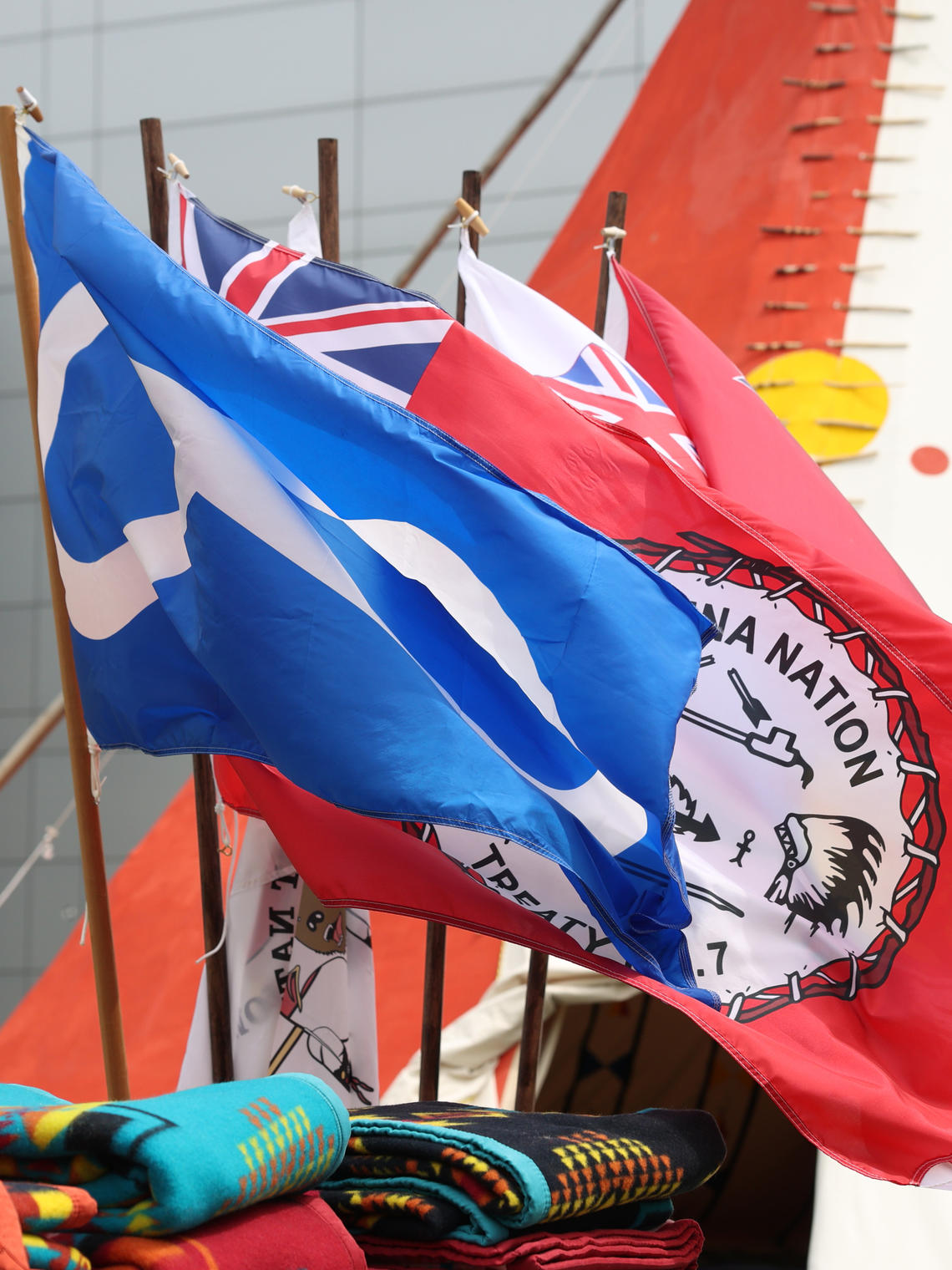 The Métis Nation, Tsuuti'na Nation, Wesley First Nation and Siksika Nation flags.