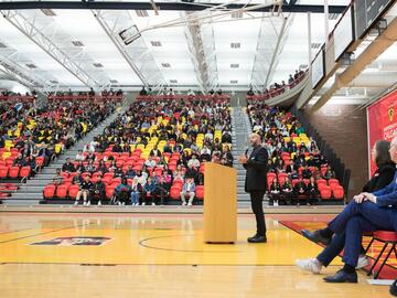 Chancellor Jon Cornish welcoming incoming UCalgary students to campus at the annual You at UCalgary event.