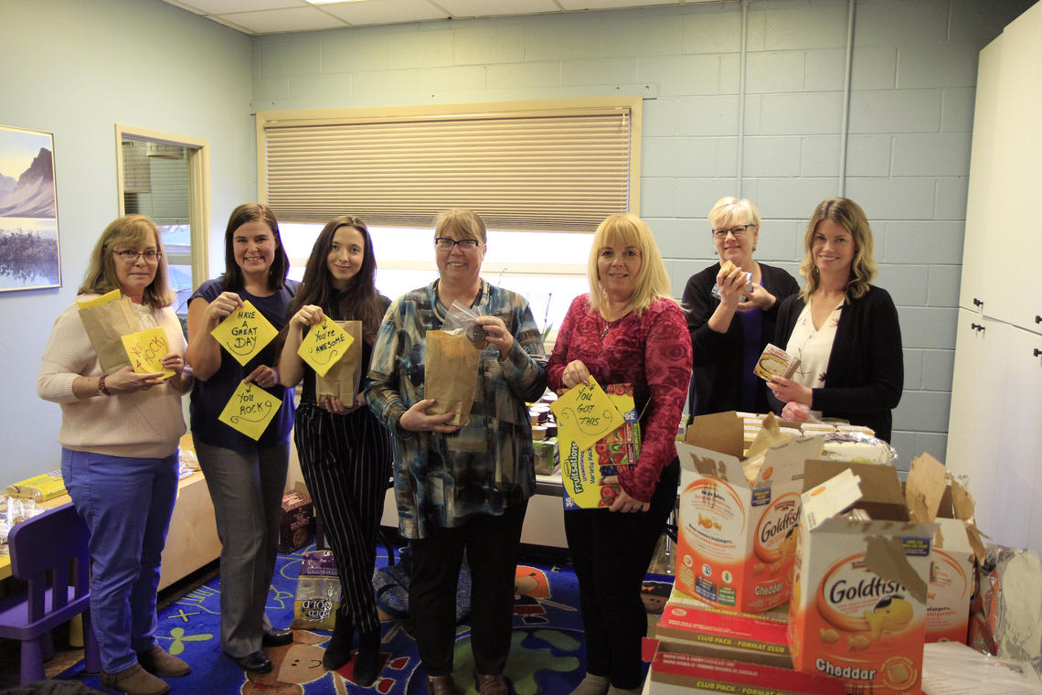 Brenda Tschanz, Lisa Llewellyn, Megan Atkins-Baker (campaign associate, United Way), Avril Tatterson, Angie Crowley, Shelley Enderton and Jayne Dangerfield lend at hand on behalf of Werklund School of Education at Closer to Home Community Services. Photo by Nicola Waugh, University Relations