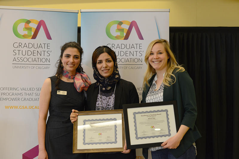 Negar Mohammadi, GSA vice-president (academic), presents the Excellence in Teaching Awards to Zahra Shakeri and Allison Bajt.