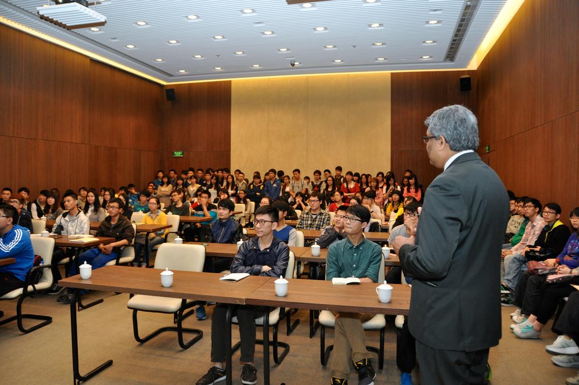 Vice-provost (international) Janaka Ruwanpura presents new articulation programs to university students in China.
