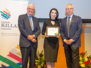 Killam Predoctoral Laureate Stephanie Coward, Community Health Sciences with Killam Trustee Kevin Lynch (left) and Ed McCauley, vice-president (research)