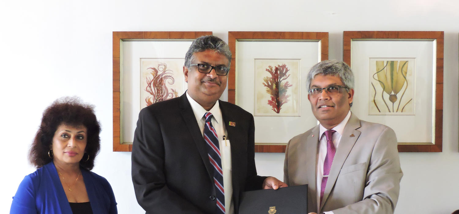 University of Calgary's Janaka Ruwanpura, right, signs a Memorandum of Understanding with University of Sri Jayewardenepura's Sampath Amarathunge, centre, and Hemanthi Ranasinghe.