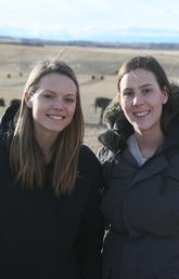 Jackelyn Elgert, left, and Emma Jackson get the lay of the ranch land on their first visit to W.A. Ranches. Photos by Mike Ridewood, for the Faculty of Veterinary Medicine
