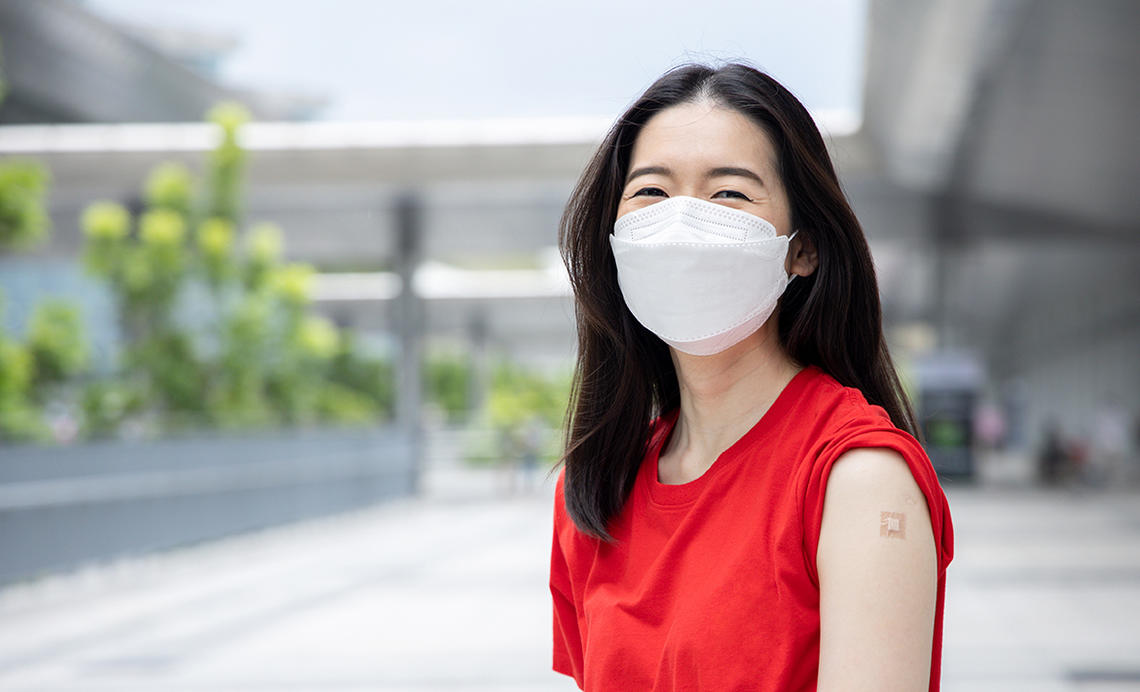 Woman received her vaccine