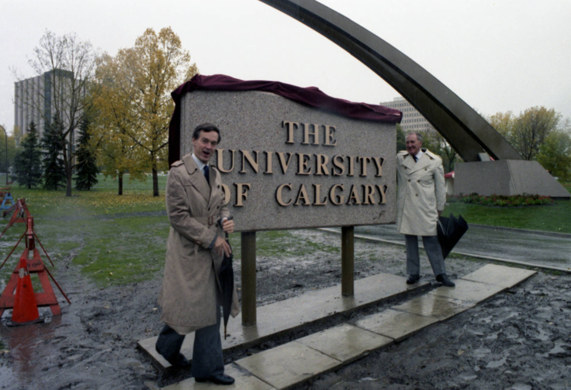 Image of the official ceremony for the unveiling of the University of Calgary entrance arch and sign at the junction of University Drive and 24th Avenue.