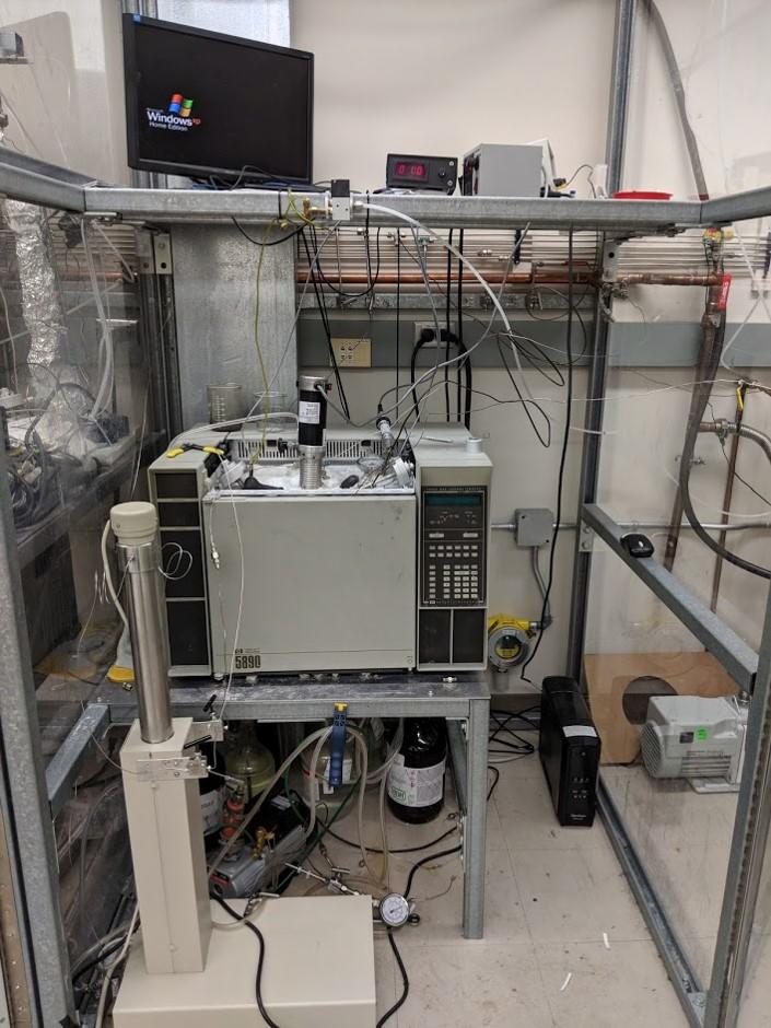 A Small Volume Autoclave A Small Volume Autoclave