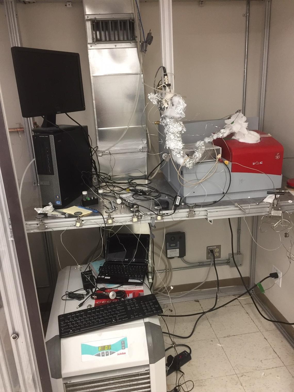 High Pressure Differential Scanning Calorimeter High Pressure Differential Scanning Calorimeter