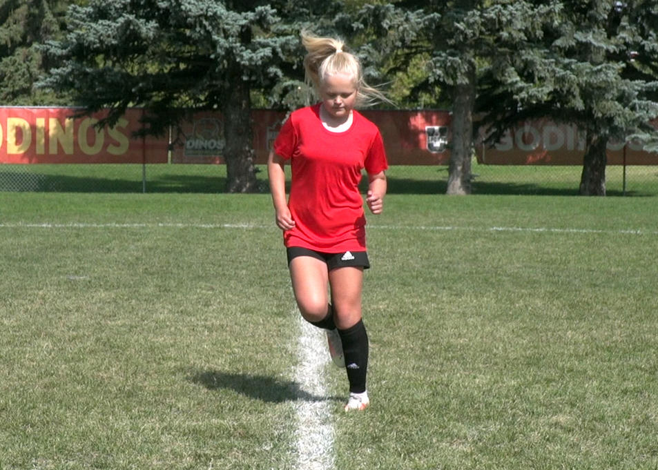 Soccer athlete performing a combination of multidirectional hops