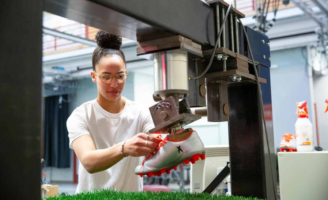 Female student works with innovative technology in a kinesiology lab.