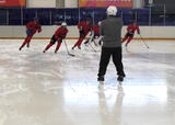 Hockey players reacting in the opposite direction from a change of direction cue from their coach on a hockey rink