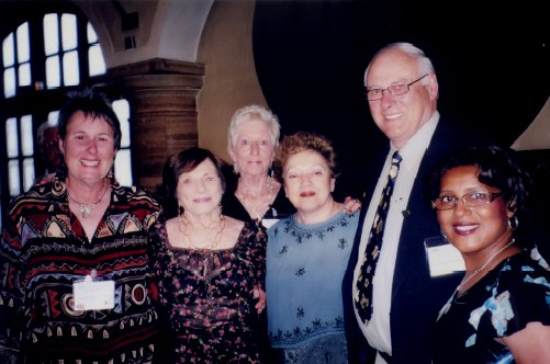 Gayle with
                Dick, Sue, Ellen, Eugenia and Veronica in Munich, 2000