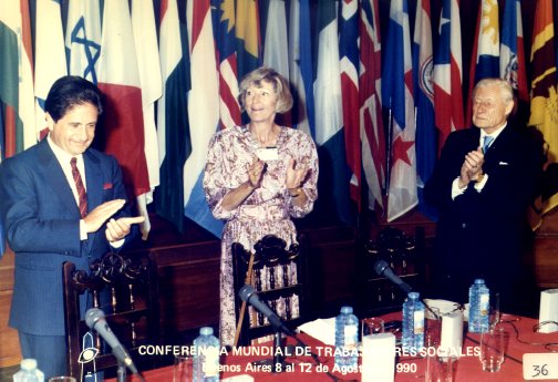 Gayle with Edwardo
                  Duhalde (Argentina, Vice President)